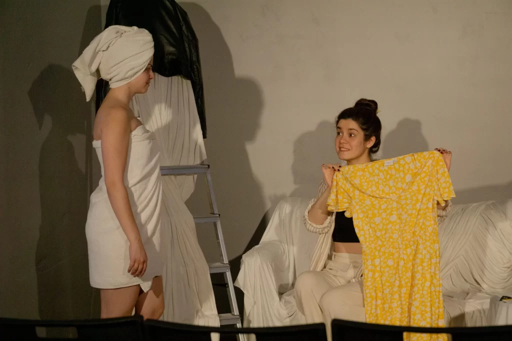 Trei surori în Atena