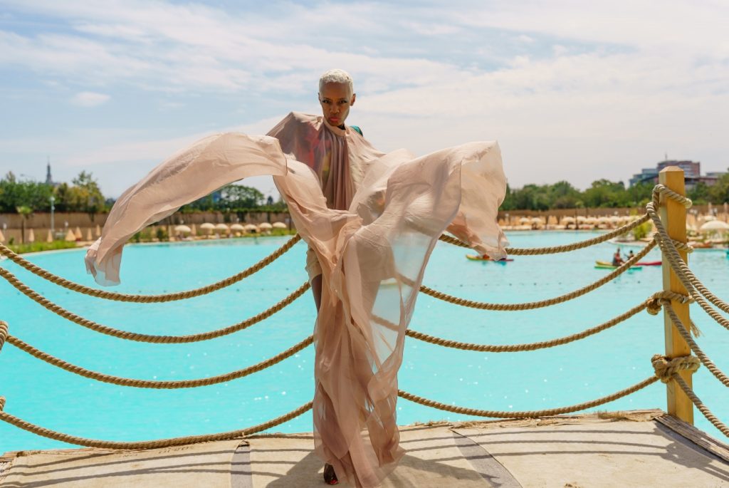 Visuri de Vară în Toamnă foto editorial fashion