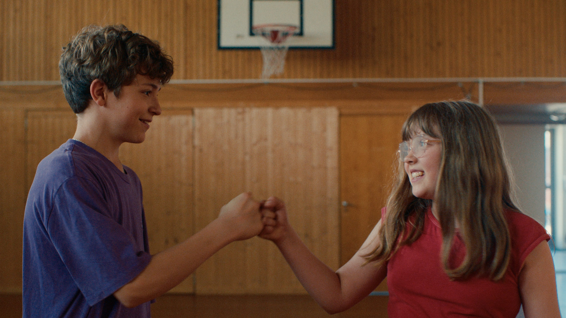 Din 6 decembrie dansăm &icirc;n cinematografe, &icirc;mpreună cu &icirc;ntreaga familie, la Dancing Queen, o poveste despre prietenie cu mult dans și puțin Crăciun