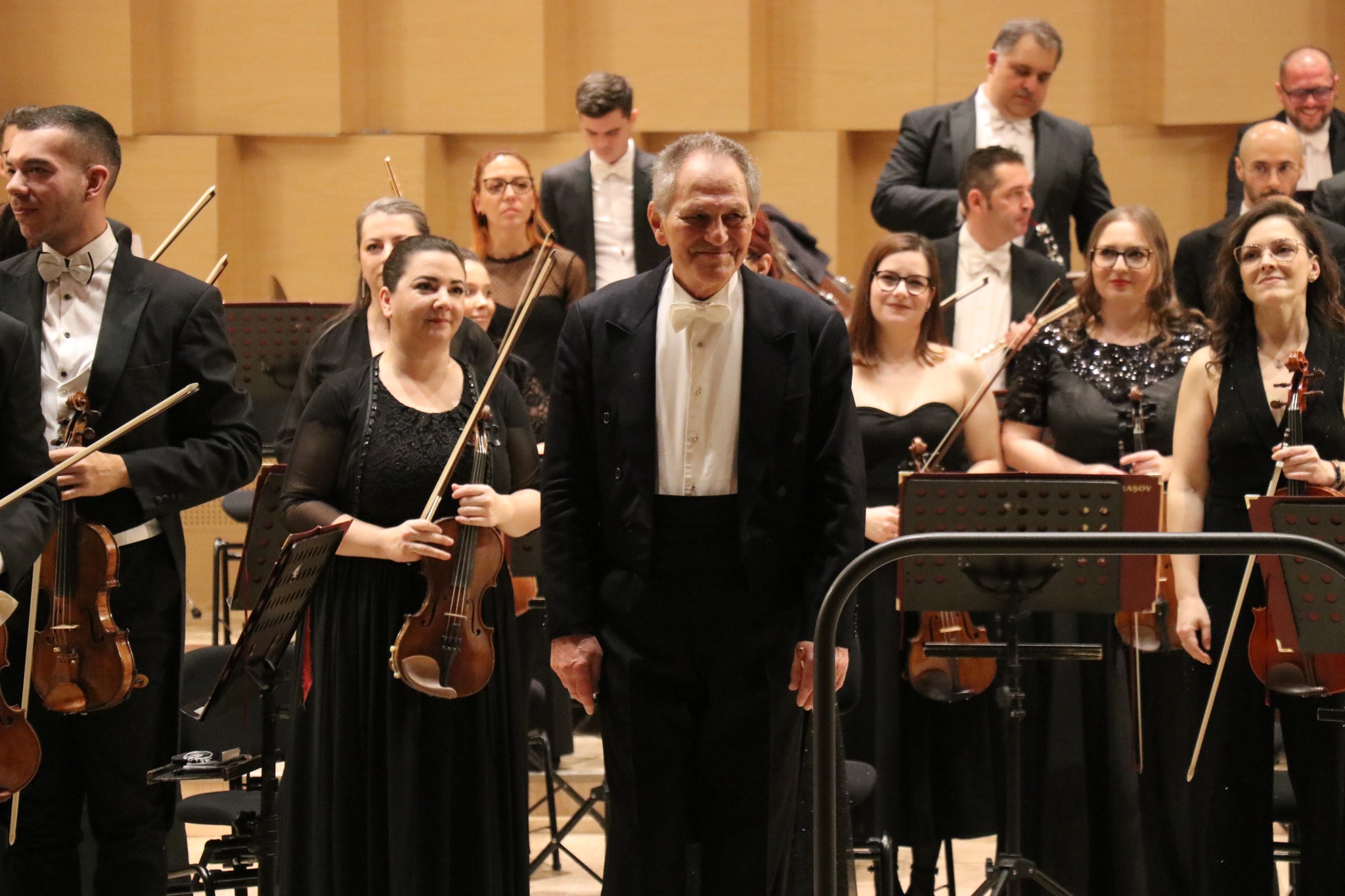 Concert cu Cristian Mandeal, Stefan Arnold și orchestra Filarmonicii Brașov, joi seară la Sala Patria