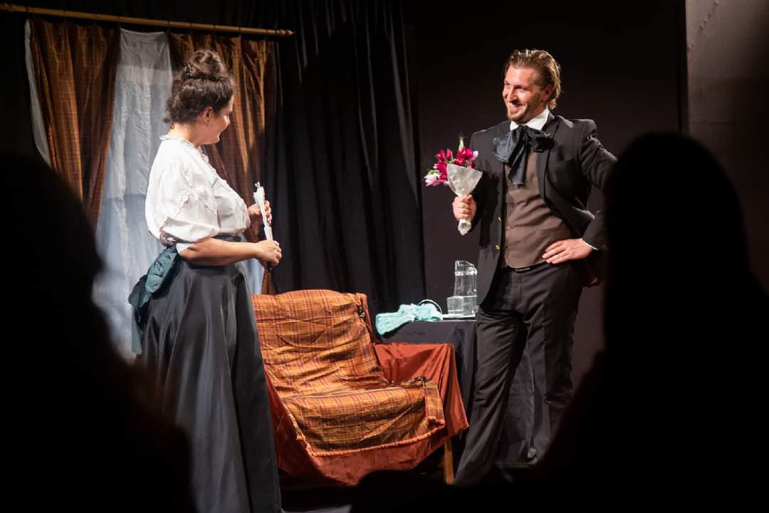 Spumoasa comedie "Cerere in casatorie" ajunge la&nbsp; Ploiești&nbsp; , pe data de 30 noiembrie, de Sfantul Andrei