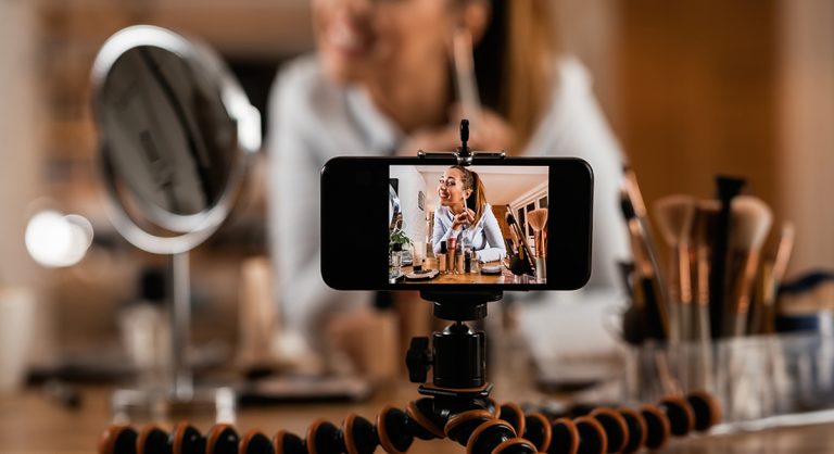 SocialPedia 65: Totul despre Influencer Marketing în 2024 cu Dr. Alexandra Mircea, Andrei Nebunoiu și Emil Rengle