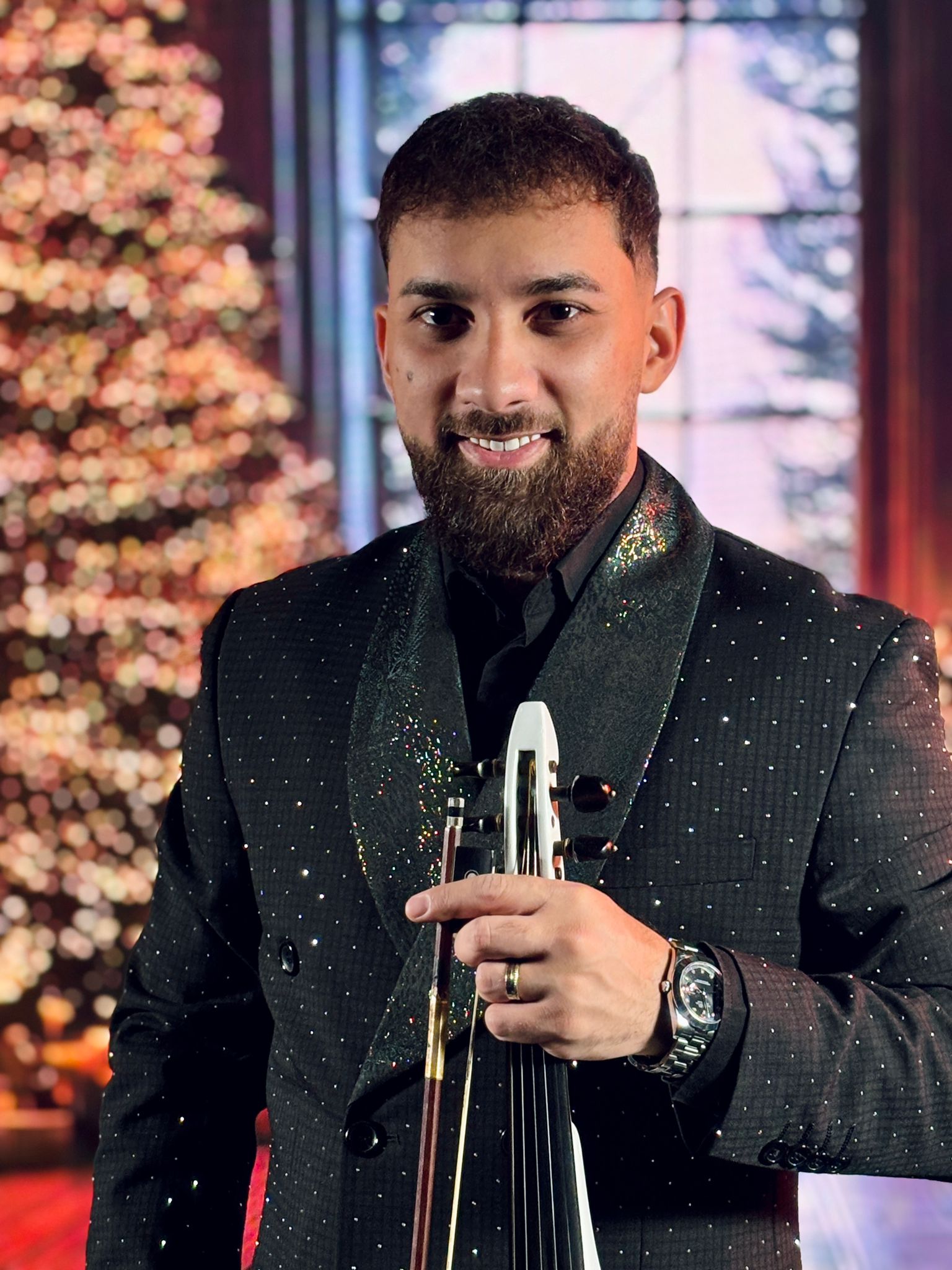 Emanuel Vardianu, tânărul violinist care la vârsta de 13 ani a cântat în deschiderea Festivalului George Enescu, a lansat videoclipul Carol of the Bells