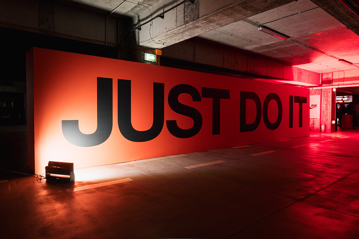 Nike, mai determinat ca niciodată să-și susțină comunitatea în a merge mai departe, prin sport, fan engagement și story telling