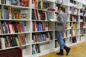 top 4 librarii din brasov 2024