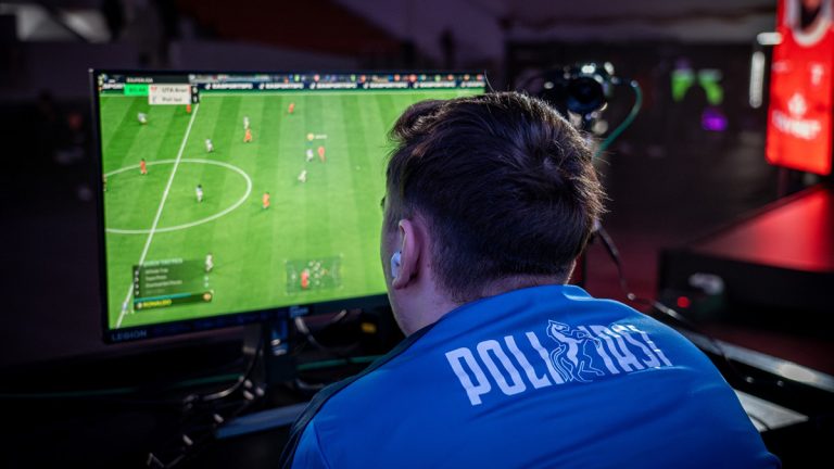 eSuperliga vine la București pe 17 ianuarie pentru a cincea etapă din campionatul virtual de fotbal