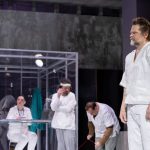Zbor deasupra unui cuib de cuci, o poveste despre libertatea spiritului, pe scena Teatrului Nottara