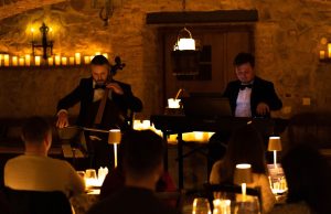 Seria Candleglow Castle Concerts continuă și în 2025 la castelul Kálnoky din Micloșoara. 