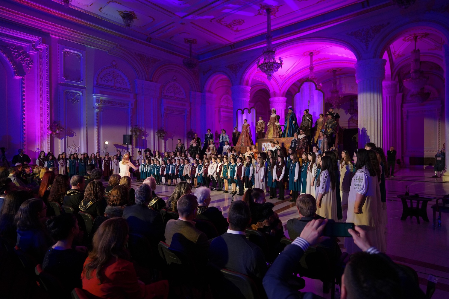 Corul Madrigal și Cantus Mundi &icirc;n 2024: 4 turnee internaționale, 294 de evenimente, 255.000 de spectatori și&nbsp; un cadou de final de an pentru public&nbsp;