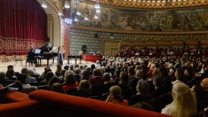 Soprana Leontina Văduva şi pianistul Cătălin Răducanu, în Turneul Naţional Bella voce, Bella musica - la București, Iași, Deva și Brașov, din 3 februarie