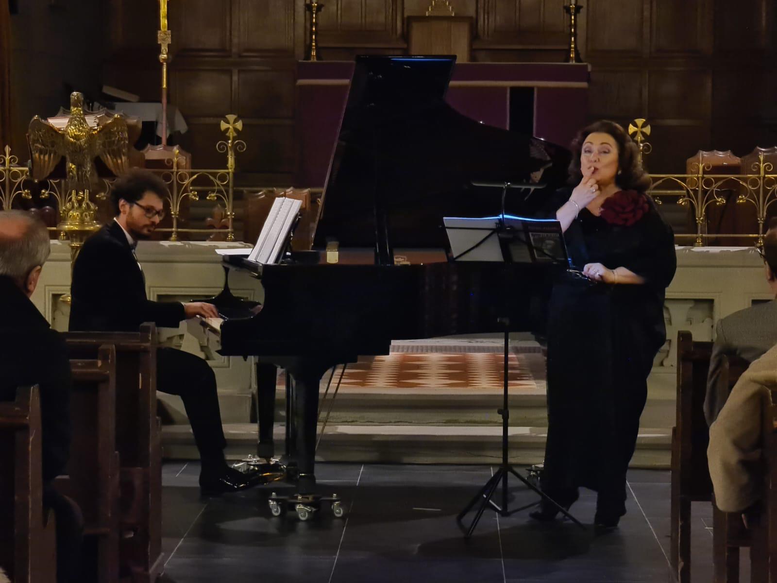 Soprana Leontina Văduva şi pianistul Cătălin Răducanu, &icirc;n Turneul Naţional Bella voce, Bella musica - la București, Iași, Deva și Brașov, din 3 februarie