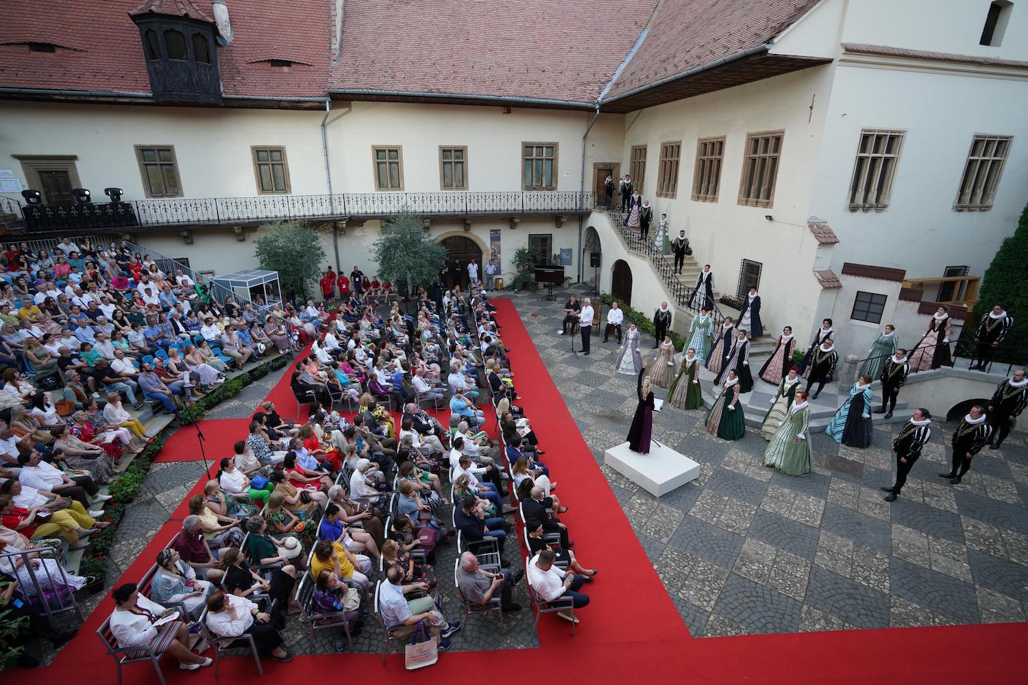 Corul Madrigal și Cantus Mundi &icirc;n 2024: 4 turnee internaționale, 294 de evenimente, 255.000 de spectatori și&nbsp; un cadou de final de an pentru public&nbsp;