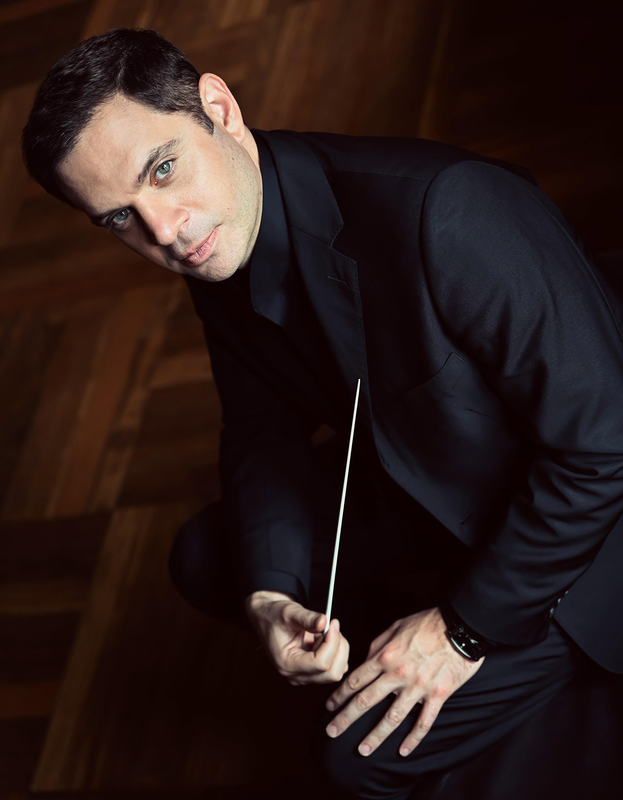 Dirijorul britanic Christopher Ward și violonistul Liviu Prunaru invitați la Sala Radio
