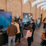 Magia nu intră în vacanță: expoziția „abracadabra” te așteaptă zilnic la ARCUB – HANUL GABROVENI 