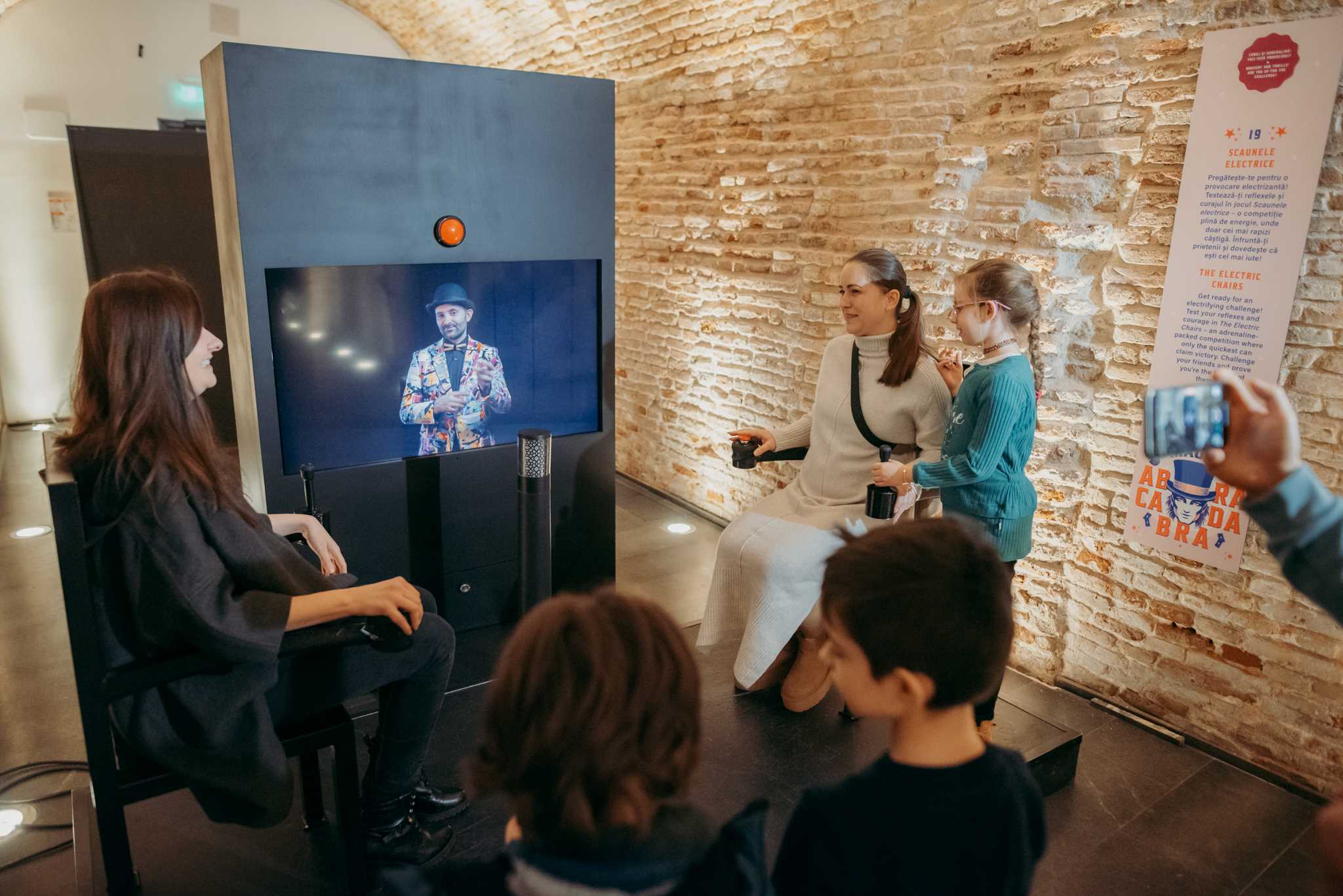 Magia nu intră &icirc;n vacanță: expoziția &bdquo;abracadabra&rdquo;&nbsp;te așteaptă zilnic la&nbsp;ARCUB &ndash; HANUL GABROVENI&nbsp;