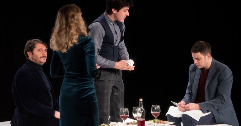 Cock de Mike Bartlett, o producţie Teatrul Stela Popescu, revine pe 5 martie, la Nottara