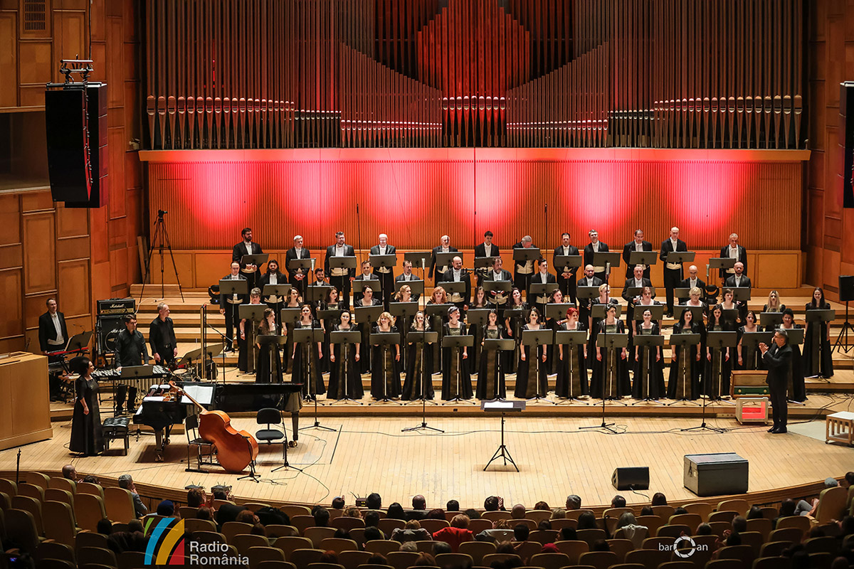 Tango, foxtrot, rock-twist, swing-waltz:&nbsp;Corul Academic Radio aniversează 85 de ani