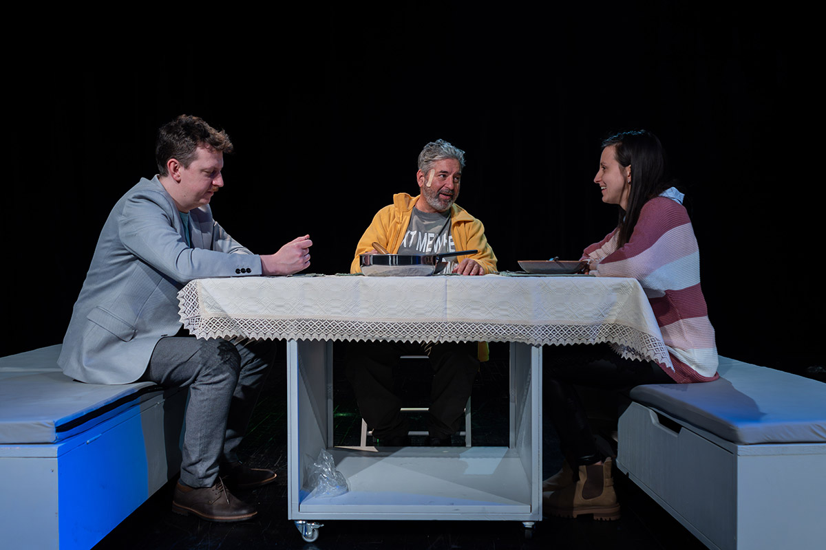 Premiera de la Comedie care îți pune întrebări: Cine-i unul dintre noi?