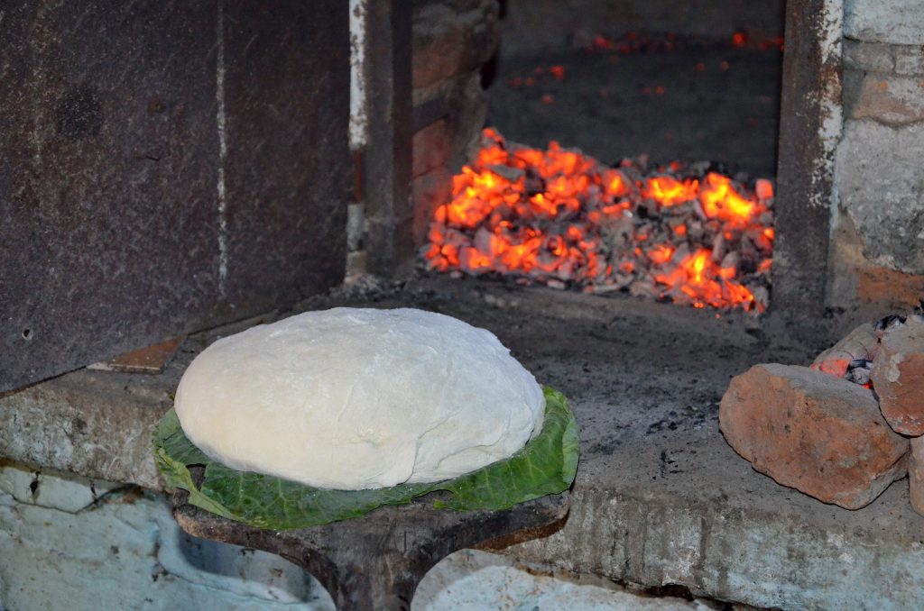 Miros de pâine caldă – Pâinea în Dacia