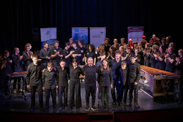 Zoli Tóth și tinerii percuționiști Cantus Mundi pornesc în turneu național