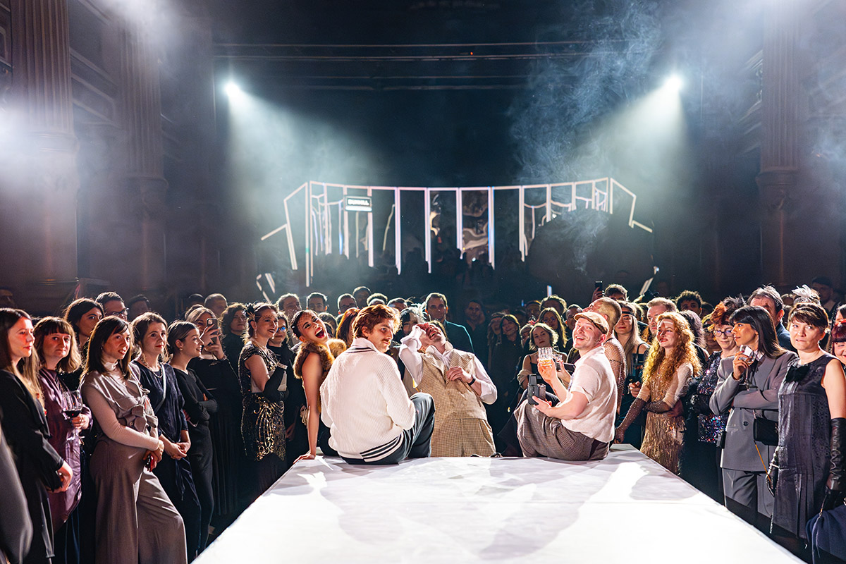 Ultimele 10 reprezentații ale spectacolului de teatru imersiv "Marele Gatsby" din acest sezon