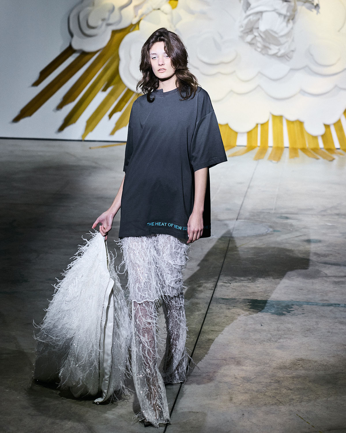 ALMAZ schimbă perspectiva. Colaborare inedită cu IQOS la Mercedes-Benz Bucharest Fashion Week
