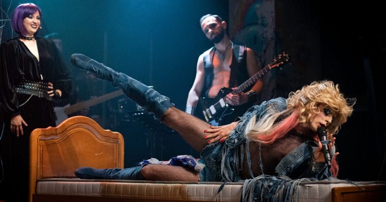 Hedwig and the Angry Inch – spectacol Teatrul Stela Popescu – pe 11 aprilie si 4 mai, la Metropolis