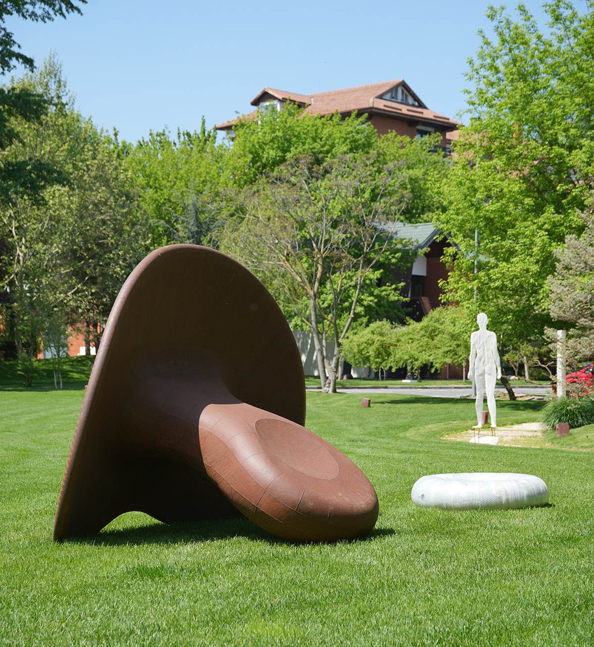 RAD Sculpture Park 2025 se deschide marți, 29 aprilie, la ora 13.00, &icirc;n grădinile CARO
