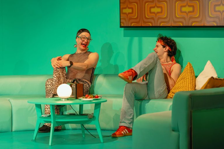 „Teatro Lúcido la Malul Infinitului” al treilea spectacol al lui Radu Afrim la Teatrul de Stat Constanța – premiera oficială, sâmbătă, 5 aprilie 2025