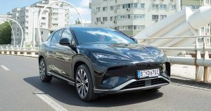 BYD, lider mondial în producția de autovehicule electrice, este acum prezent oficial și în România