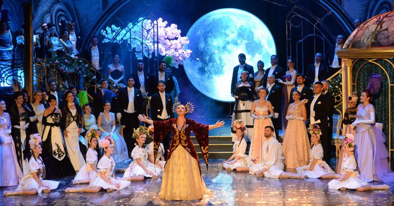 „Văduva Veselă”, un spectacol de Răzvan Mazilu, propunerea Operei din Timișoara la Bucharest Opera Festival 2025