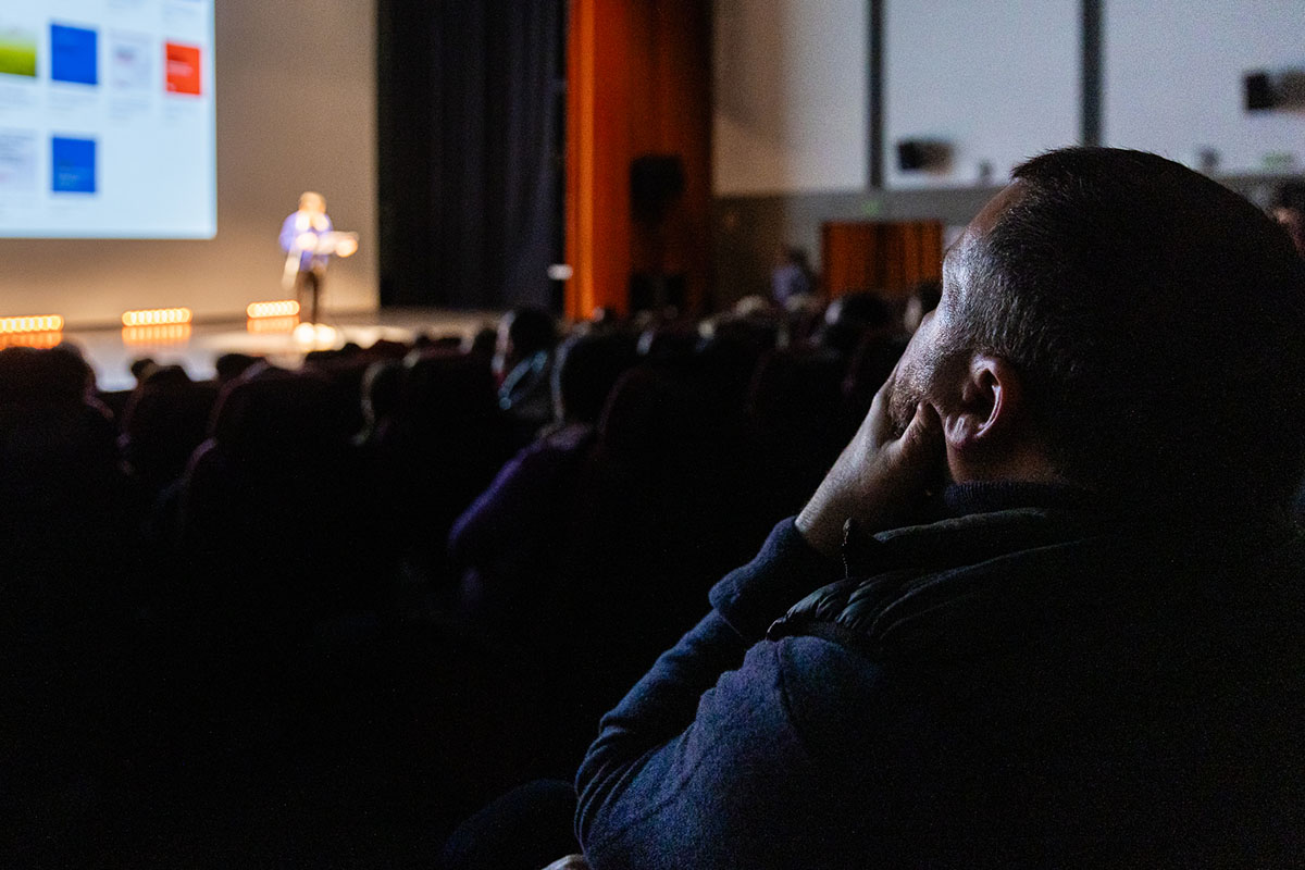 Spectacolul „Oamenii Dreptății” ajunge la Cluj-Napoca: un manifest despre curaj și comunitate pe 29 mai