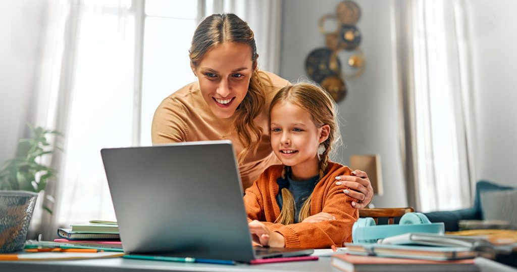 Copiii intră în vacanță, hackerii nu: Sfaturi de la Asociația Română a Băncilor pentru siguranța online în familie