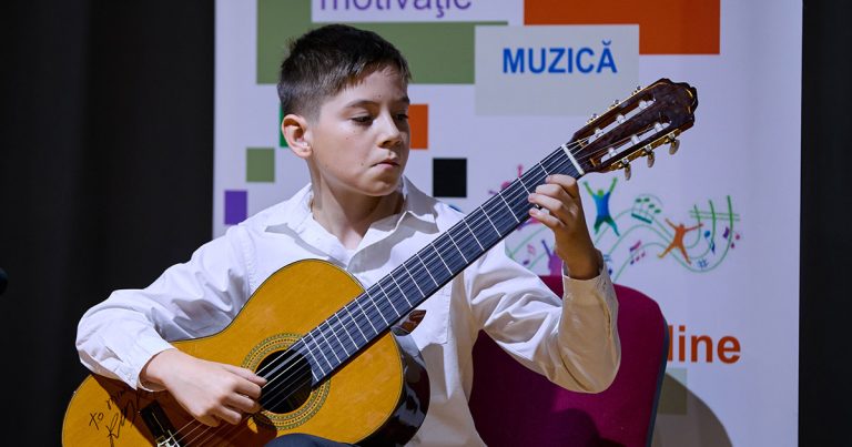 „Talente în afirmare” – concursul care deschide scena visurilor pentru tinerii chitariști