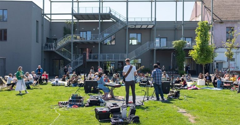 Raul Moro dă startul unei noi ediții de Musical Picnics, în curtea FABER!