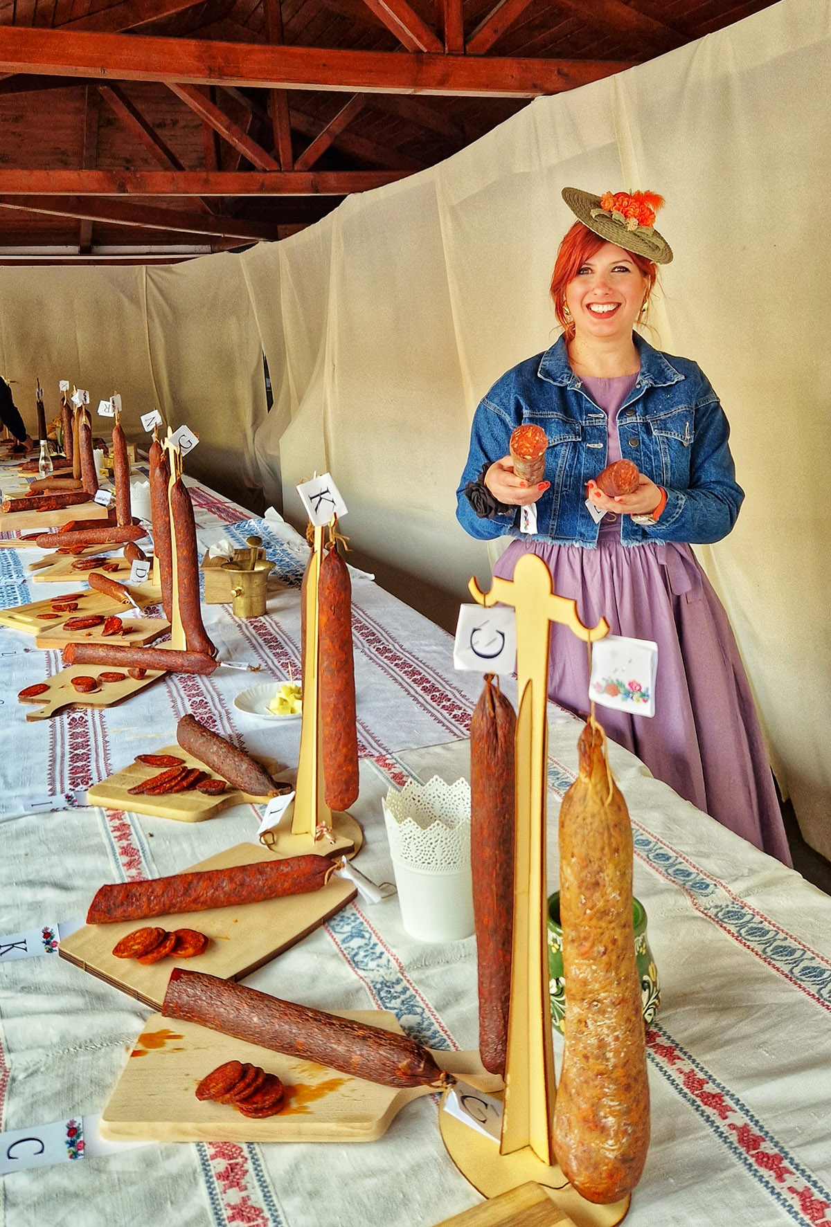 Walk of Fame &icirc;n Vestul țării pentru c&acirc;rnații cu boia, cu fanfară și găluște tăuțeşti. Nădlacul cu gust de Mai