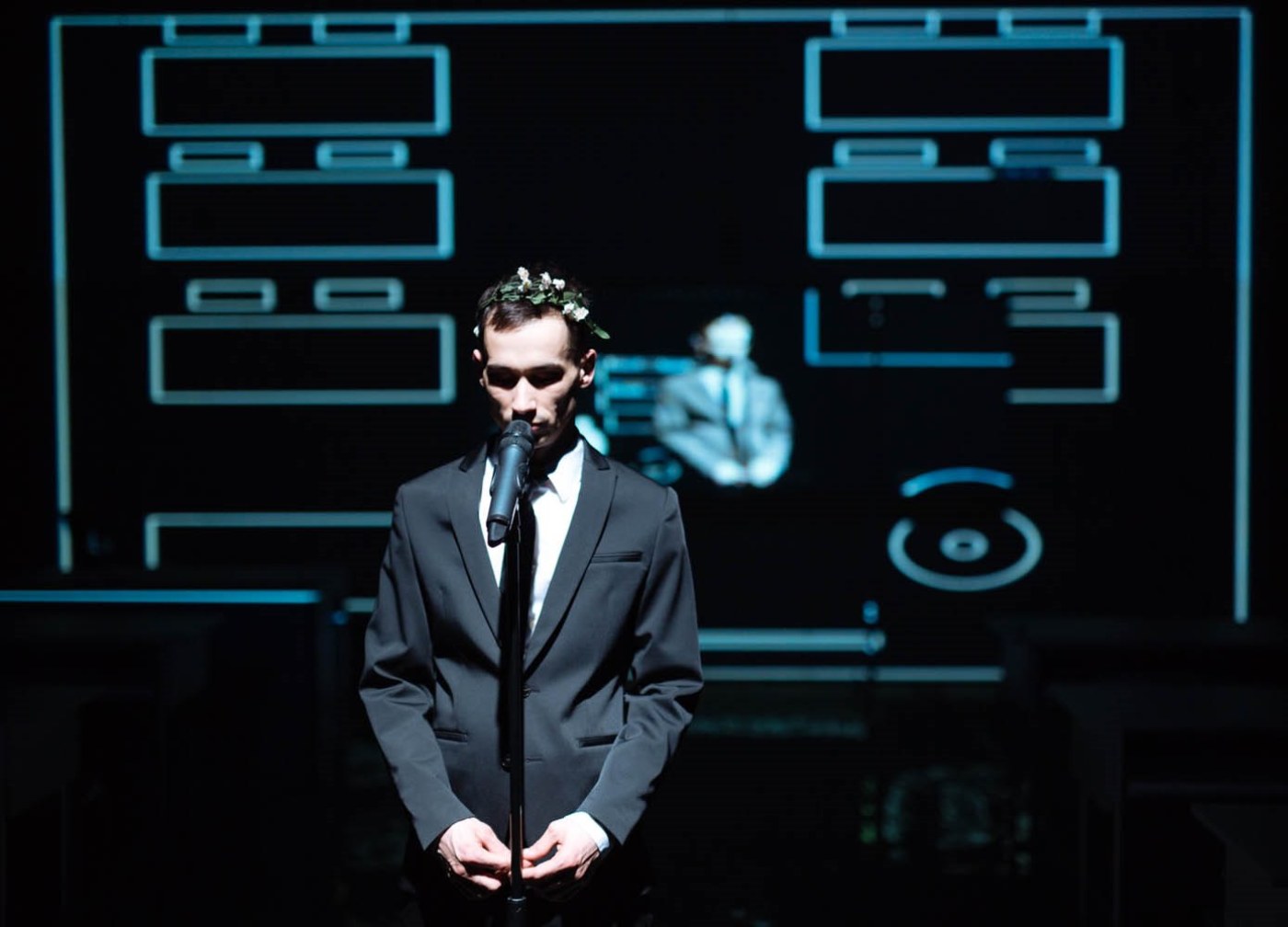 CLIN D’OEIL | ANDREI COZLAC: “Relația între temporalitate și artă este foarte subiectivă” ANDREI COZLAC interviu