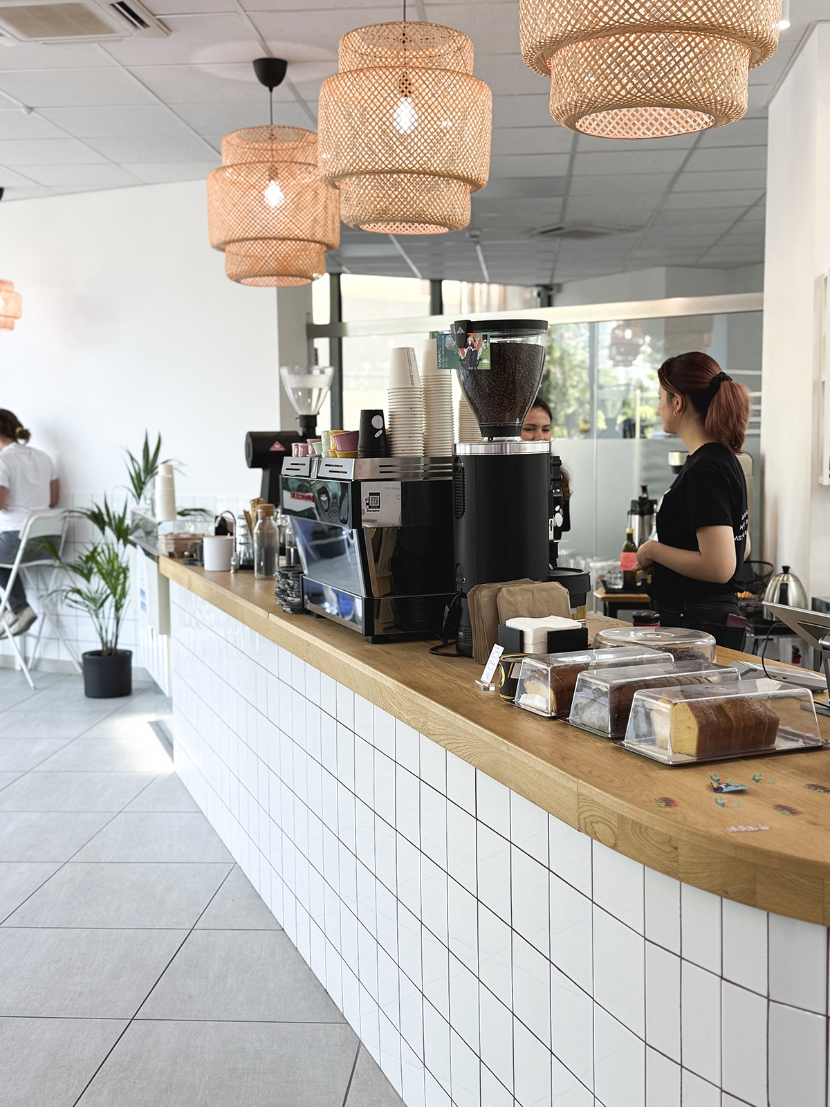 Mai mult dec&acirc;t cafea, locul unde cățeii aduc oamenii &icirc;mpreună!