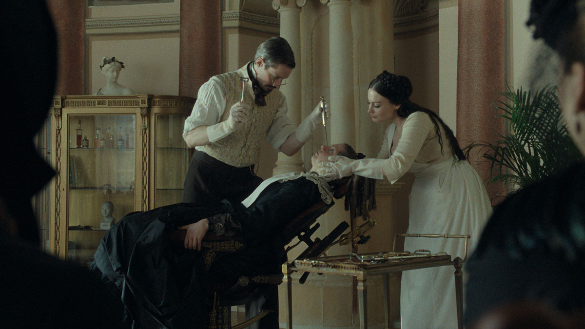 Magia se transformă &icirc;n groază din 20 iunie pe marile ecrane &icirc;n Sora cea ur&acirc;tă