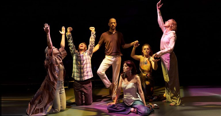 NIMIC NU E ÎNTÂMPLĂTOR , un spectacol inspirat de teatralitatea constelațiilor familiale