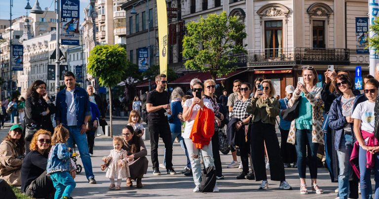 Artă și joacă pentru comunitate pe Calea Victoriei, în Cotroceni și în sectorul 3, în acest weekend, la „Străzi Deschise – București”
