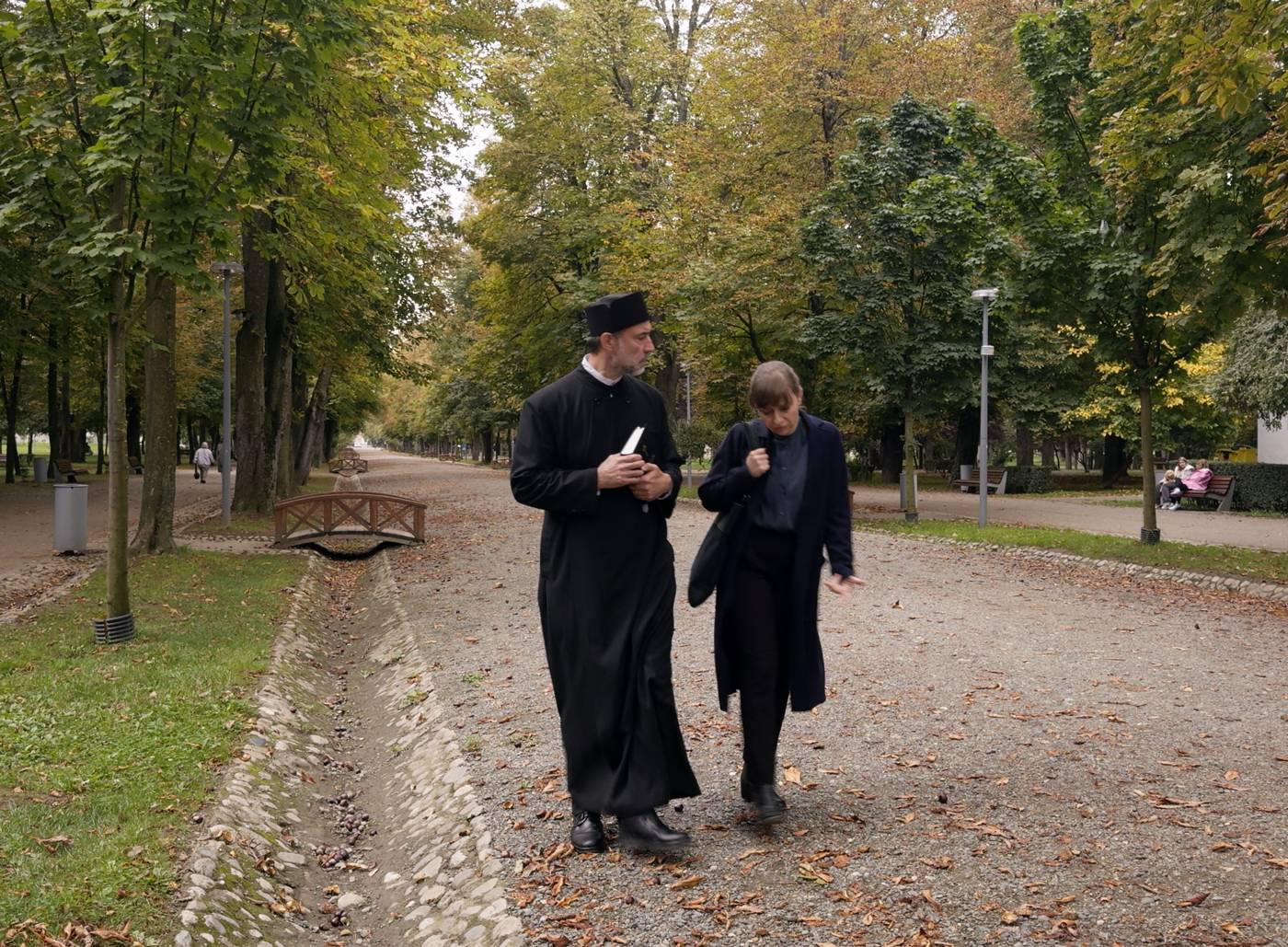CLIN D’OEIL | ŞERBAN PAVLU: “Poți descoperi pe scenă sentimente pe care nu le-ai trăit în realitate” Serban-Pavlu-interviu-2025