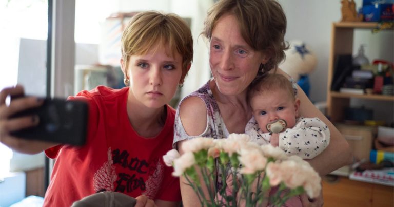 „Jeunes Mères”, regizat de Jean-Pierre și Luc Dardenne, premiul pentru scenariu la Cannes, în deschiderea ANONIMUL 2025