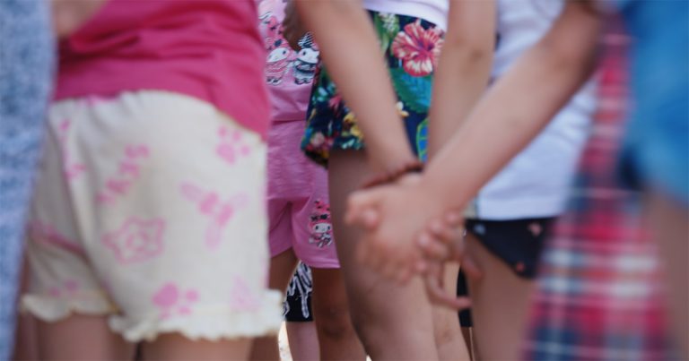 Un documentar despre tinerii instituționalizați din România va fi lansat la Palatul Culturii din Târgu Mureș