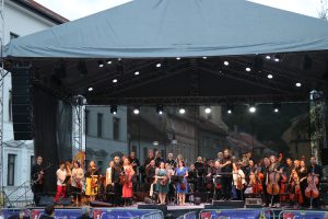 Două concerte în aer liber, vineri seară, în Piața Sf. Ioan