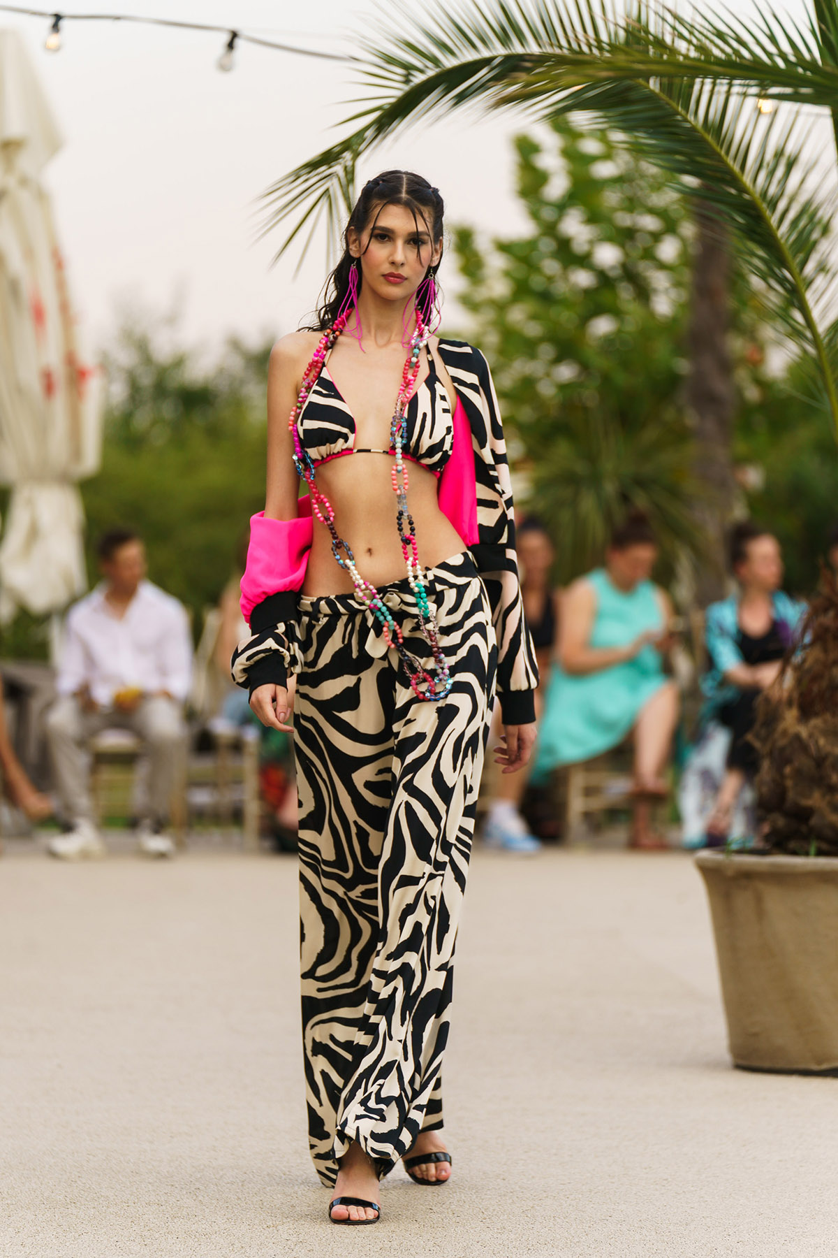 Cel mai chic eveniment al Verii: POOL FASHION SHOW 2025!