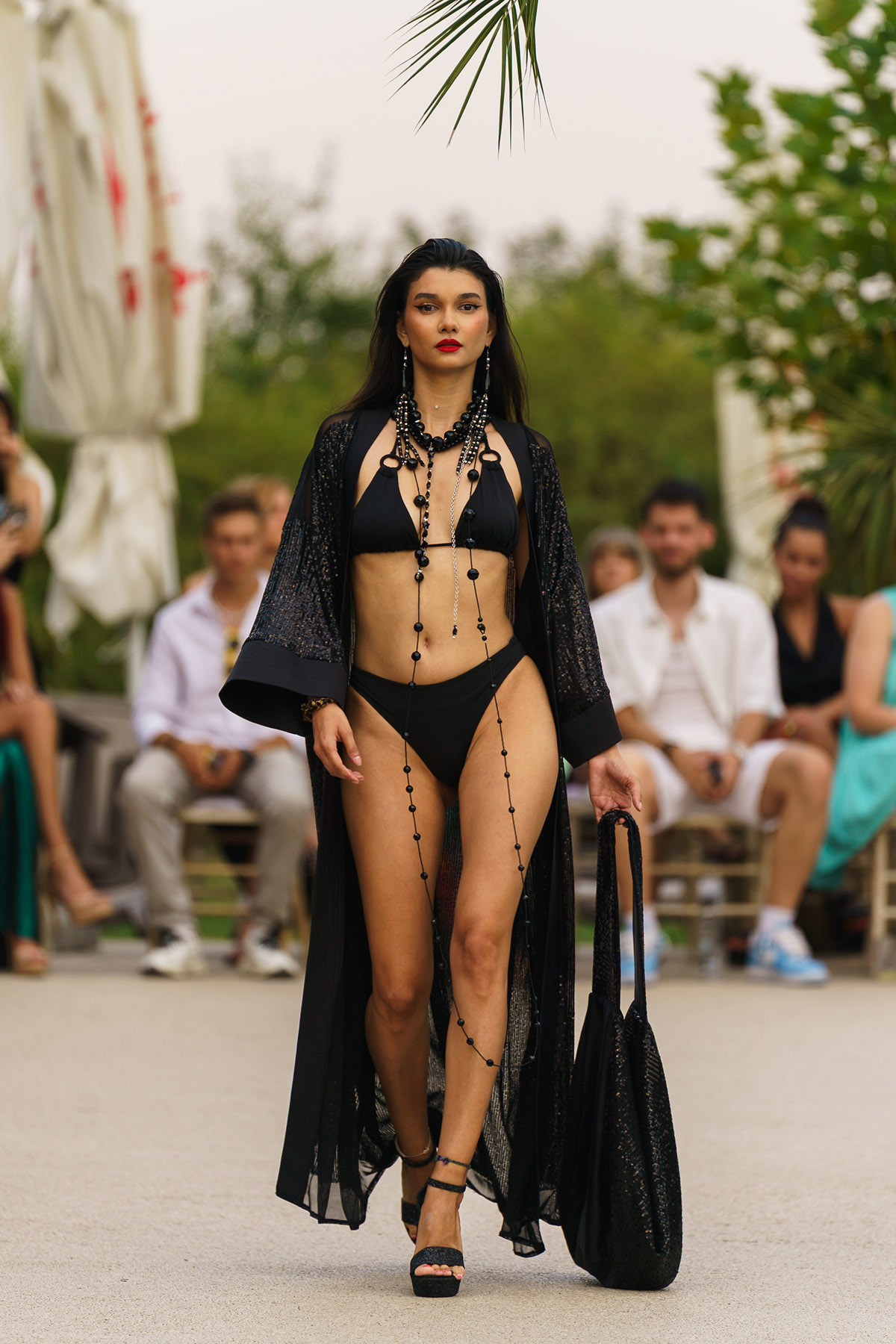 Cel mai chic eveniment al Verii: POOL FASHION SHOW 2025!