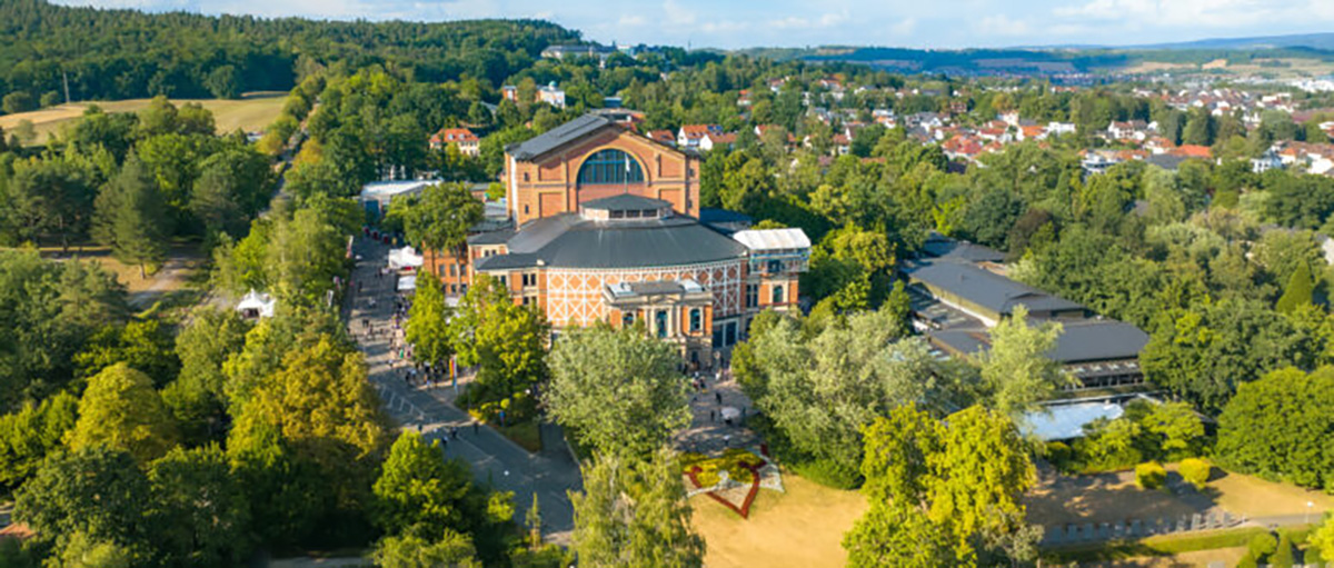 Concertul susținut de dirijorul Cristian Măcelaru &icirc;n cadrul festivalului BBC Proms și spectacolul de deschidere a festivalului Richard Wagner de la Bayreuth, &icirc;n direct la Radio Rom&acirc;nia Muzical