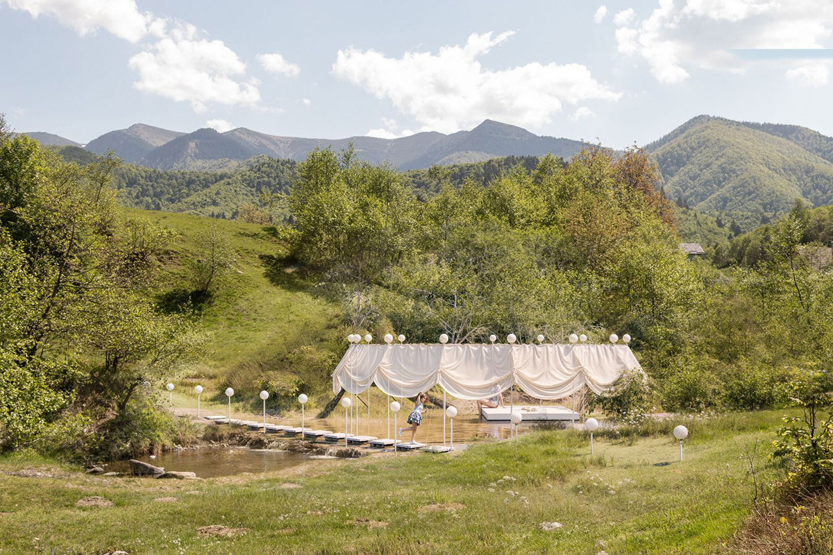 Instalația „Susur” transformă râul Moașa într-un loc magic la Făgăraș Fest 2025