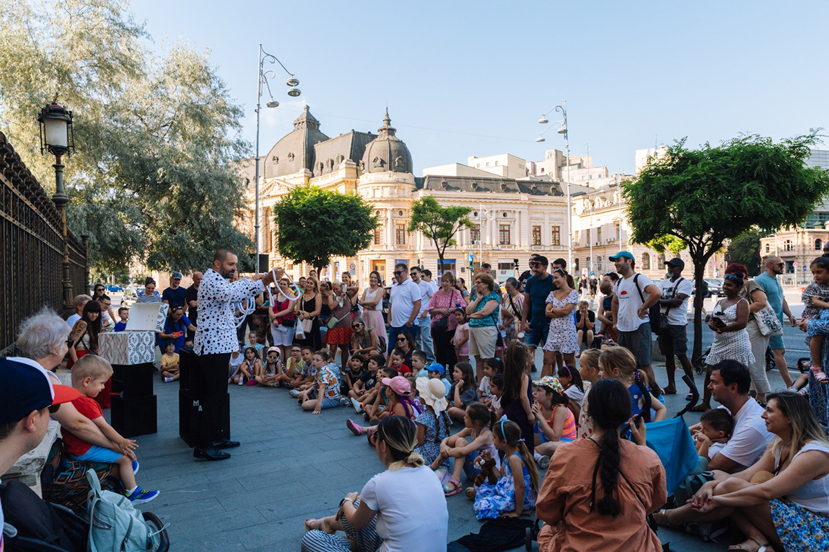 Spectacole de animație, acrobații și ateliere pentru copii la „Străzi Deschise – București” în acest weekend